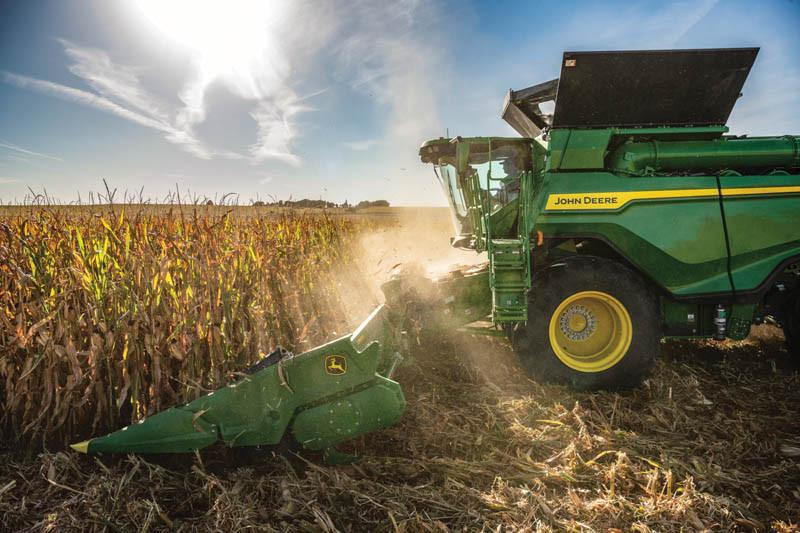 Maszyny John Deere w pełnej gotowości: przygotowania do zbiorów roślin gruboziarnistych