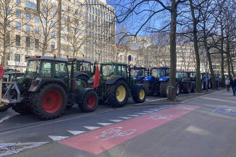 Rolnicy protestowali przeciw ,,klimatycznemu komunizmowi'' - zdjęcia, filmy